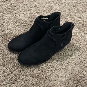 Soda Woman’s Black Shoes with Small Heel | Size 6 1/2